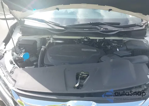 2018 Honda Odyssey Elite z USA, uszkodzony, nr VIN 5FNRL6H95JB088616